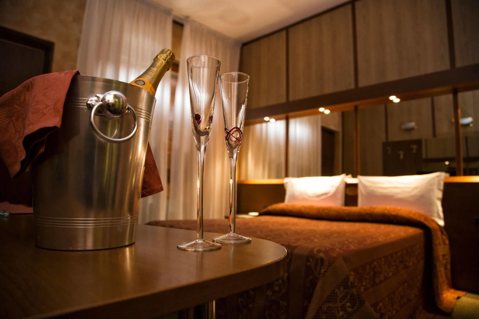 Hotel Motel Ovest Vittuone Eksteriør bilde