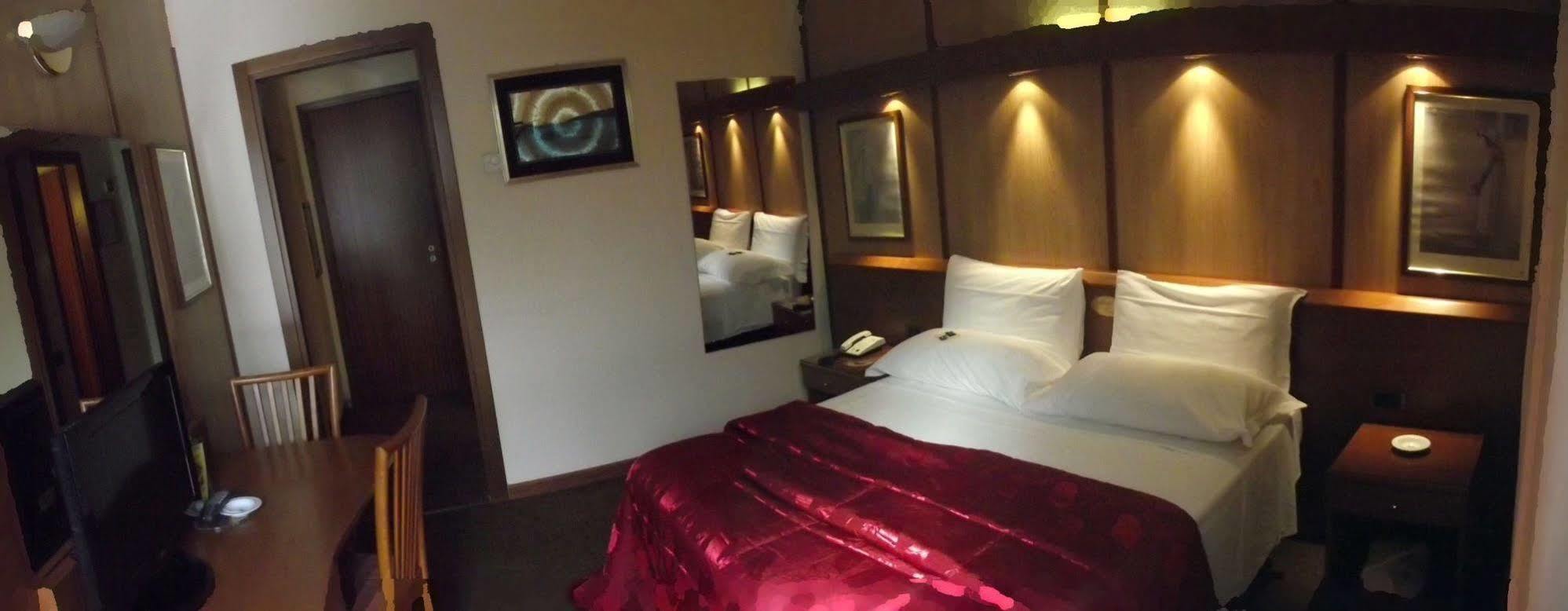 Hotel Motel Ovest Vittuone Eksteriør bilde